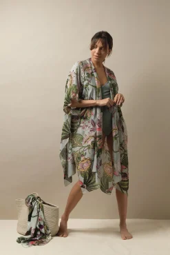 Eccentric Blooms Putty Throwover