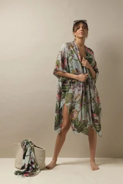 Eccentric Blooms Putty Throwover