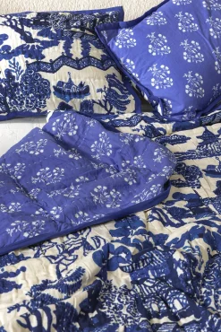 Giant Willow Blue Bedspread