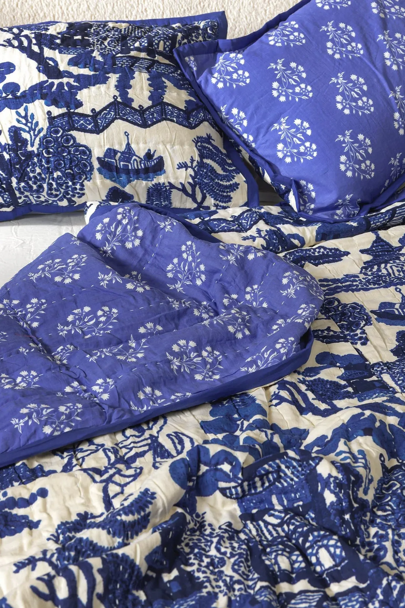 Giant Willow Blue Pillow Shams